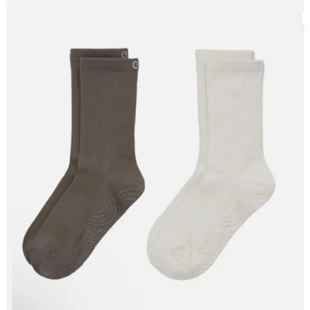 New NWT Calia Studio Women's Gripper Crew Socks 2-‎ Pack
